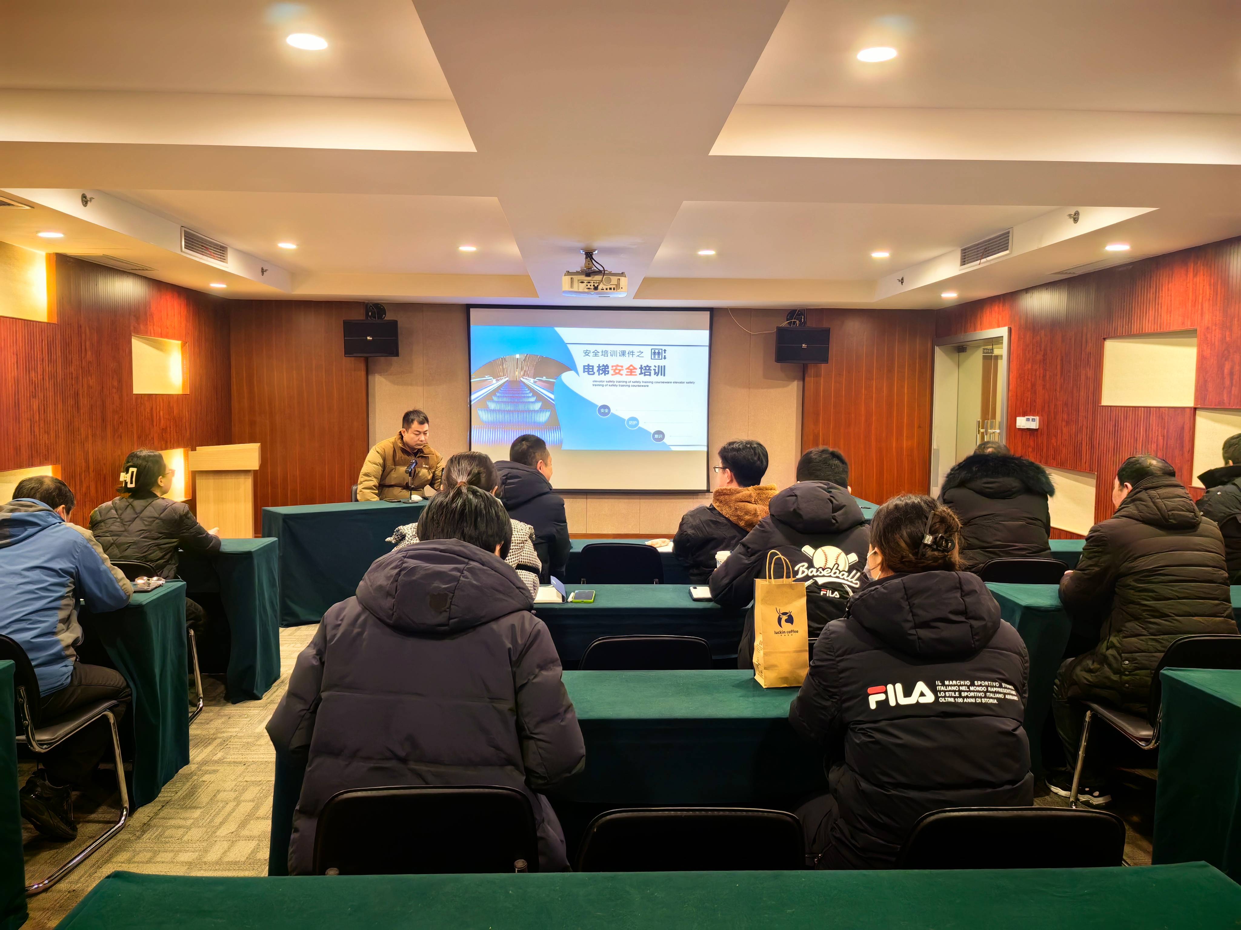 1708566052100684.jpg 0e5b72a5f600a0b2e50db8c33cbed0e(1).jpg