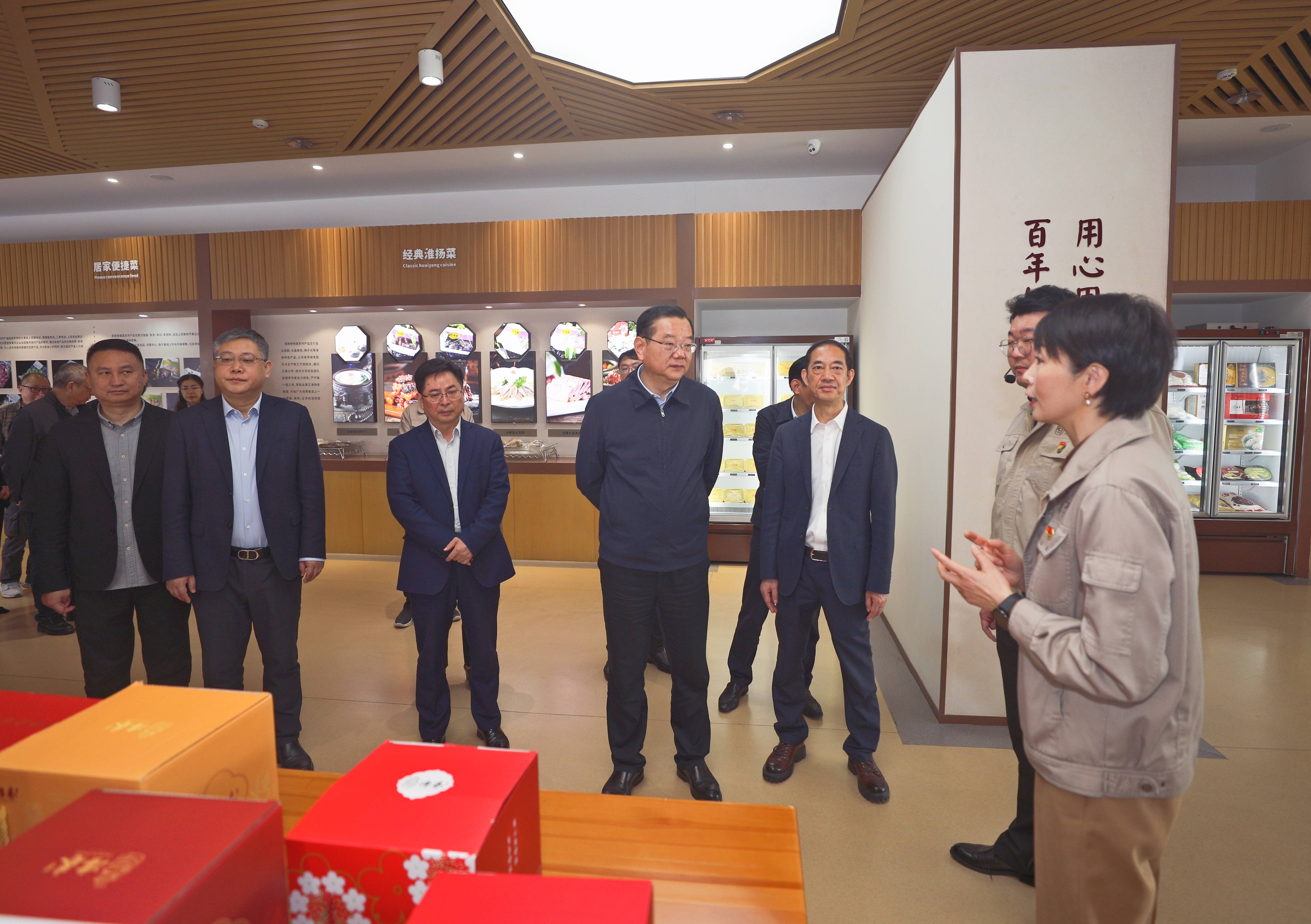 1714296318393899.jpg 295b4c243358ef34a50800645174fef(1).jpg