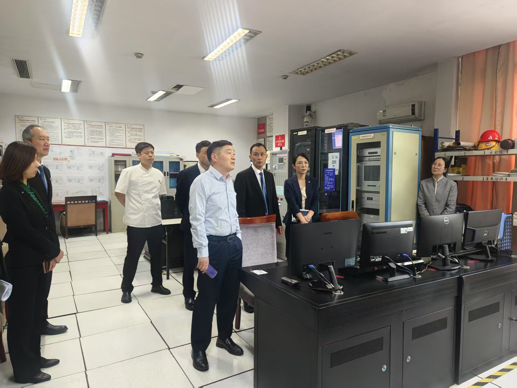 1746001767610841.jpg 00f08fa58748c33a3943cc3b47a2688.jpg